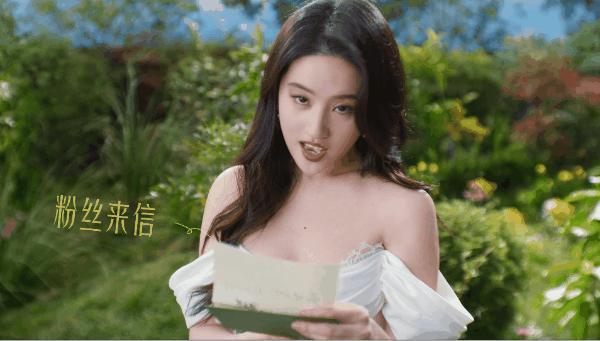 刘亦菲骑白马 梦回小龙女 优雅转身再现经典