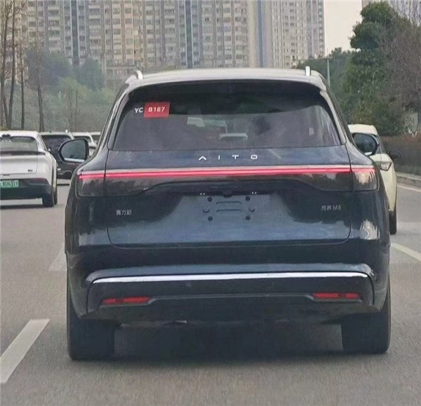 问界M8最新音尘曝光 实车图与确立细节揭晓