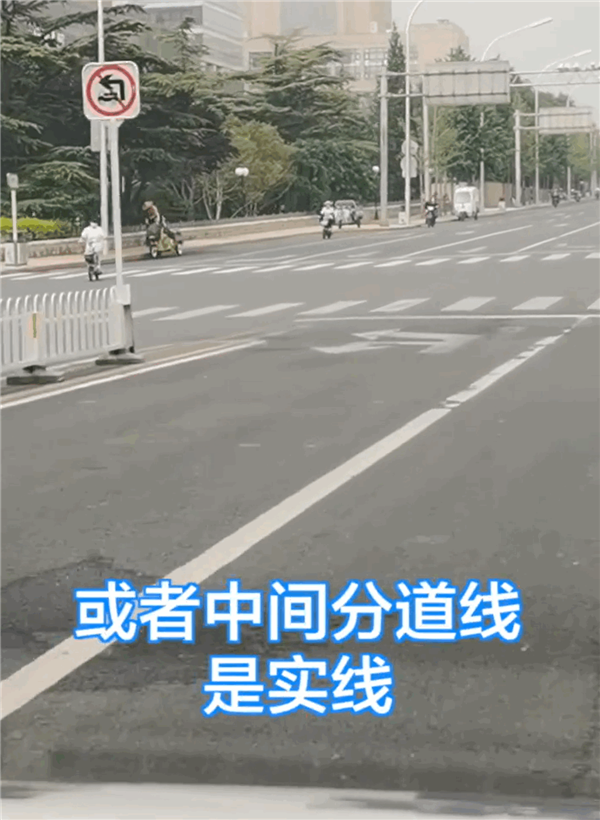 司机掉头时等红绿灯被多人怒怼 规则之争引发热议