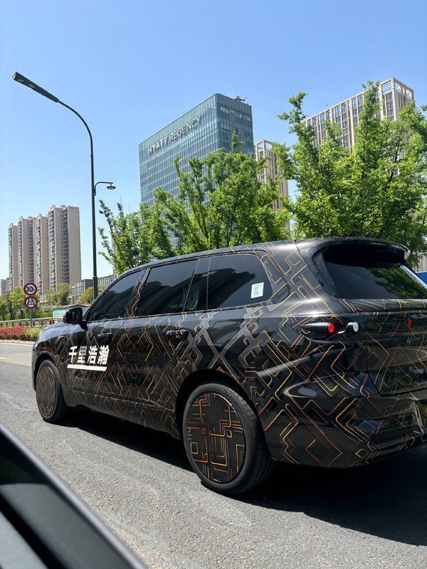 吉利銀河新旗艦SUV諜照曝光 路測中展現(xiàn)霸氣外觀
