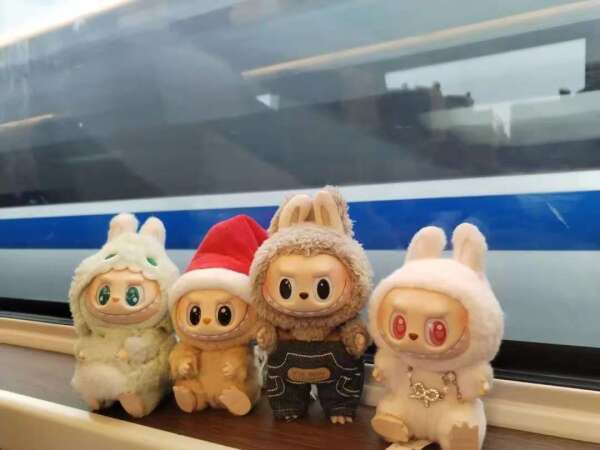爸爸帮抢不到货的女儿复刻Labubu 创意父爱温暖人心
