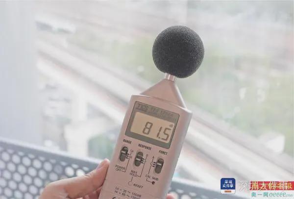 深圳一小区阳台贴满“吵”字 噪声超标困扰业主