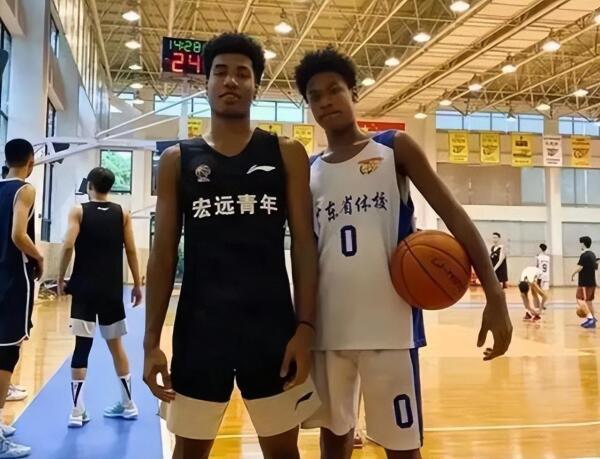 他是被生父抛弃的混血篮球天才，曾放豪言“八村塁算个啥” 目中无人遭打脸