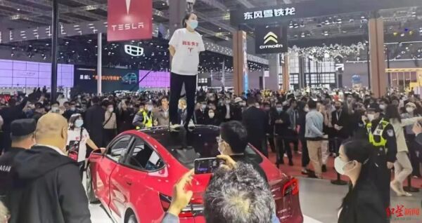 特斯拉車頂維權(quán)女車主發(fā)聲 名譽權(quán)案終審落定