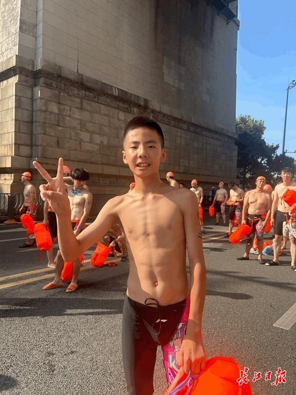 14歲男孩橫渡長江 青春勇者挑戰(zhàn)自我