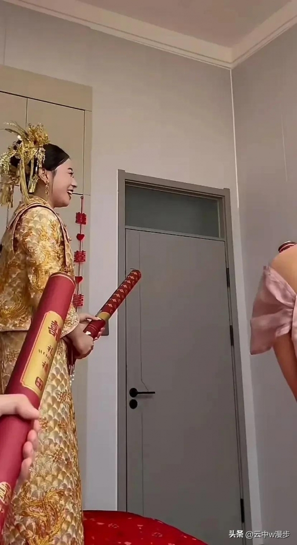 一場(chǎng)沒有刁難的溫柔接親,！新郎接親沒遇堵門被禮花隆重迎接