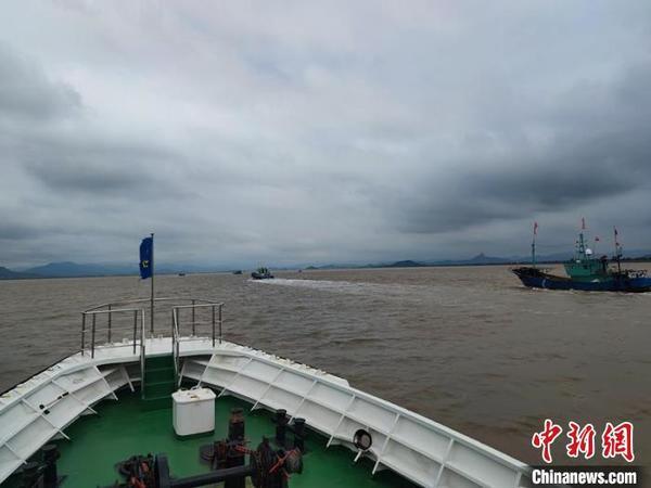 宁波渔船已全部撤离至安全水域 防台措施全面升级