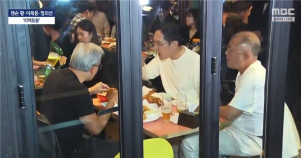 黄仁勋与韩国两大财阀举行炸鸡啤酒会