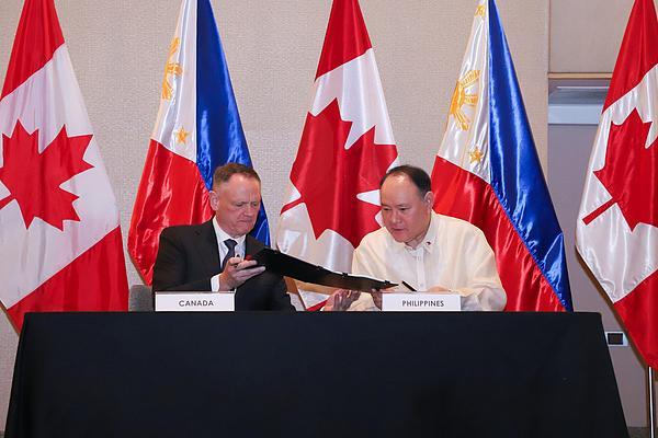 菲律宾和加拿大签署军事协议 加强防务合作抗衡中国