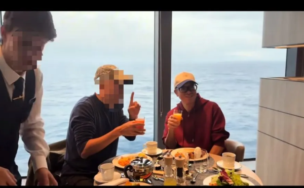 俞敏洪同款南极邮轮有直升机停机坪 南极感悟引发争议