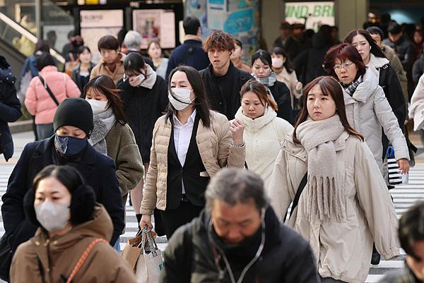 日本流感蔓延 80%地区进入“警戒”级别 疫情逼近