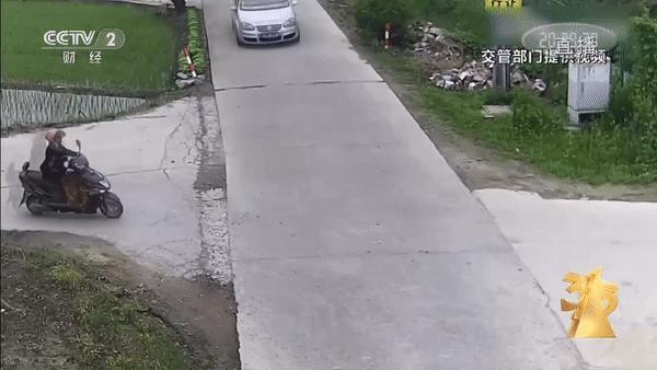 求求你 别再用电动车“挡风被”了 安全隐患大