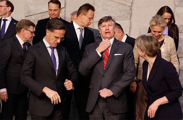 美国给欧洲划死线：2027年垒富优配，接管北约大部分常规防务能力 美欧防务分歧加剧