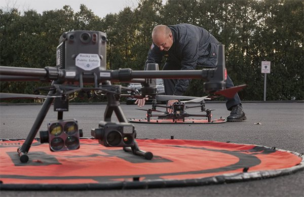 美消人员称若禁大疆美无人机无法救火