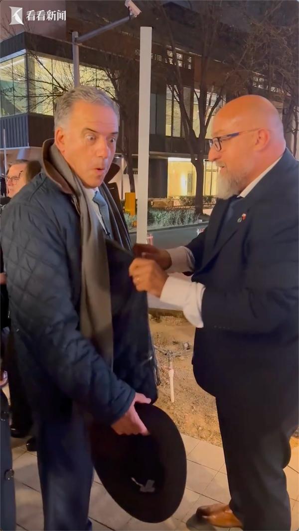 乌拉圭总统见到烤红薯表情亮了