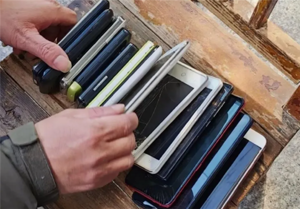 十年旧手机暴涨近8倍 回收市场火热