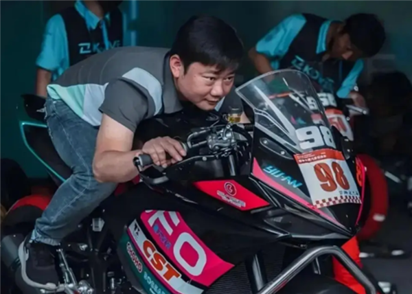 润滑油企业抢注张雪机车商标