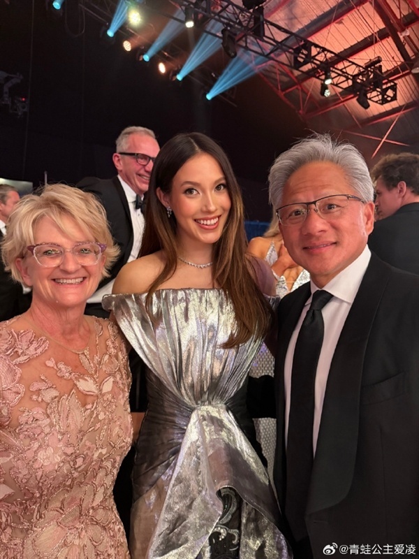 谷爱凌出席科学界奥斯卡 颁发300万美元大奖