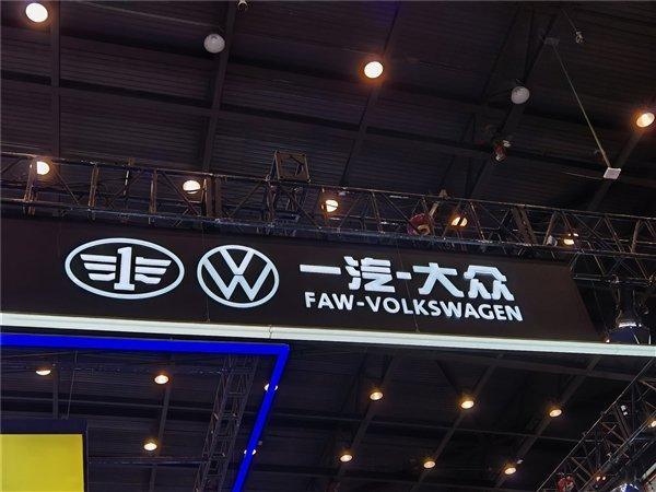 多地大眾車主反映空調(diào)噴“白粉” 健康隱患引爭議