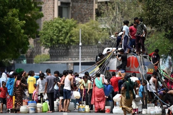 多地气温接连冲破45℃大关，印度人盼降雨缓解酷暑