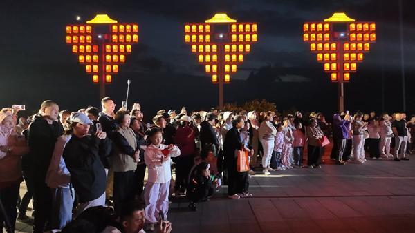 黑龙江抚远：国风夜游点亮东极夏夜
