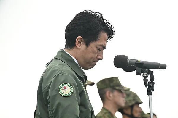 小泉进次郎装都不装了 公然讨论拥核政策