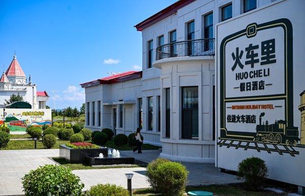 绿皮火车改建成酒店 每晚上千元 长白山沉浸式度假新体验