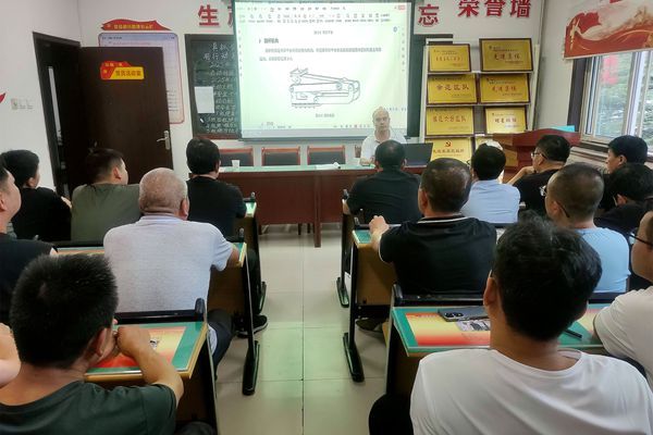 陕煤集团铜川矿业公司陈家山煤矿：让班前会“六必讲”成为安全履职“硬标尺”