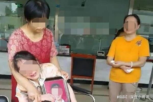 银行高管婚后6年出轨10名嫩女 拍摄15.8G大尺度视频