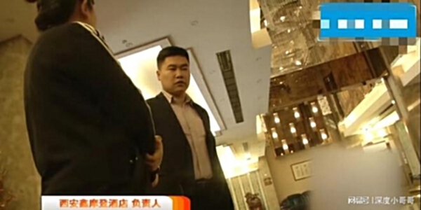 男子将醉酒女友放酒店找朋友嗨聊，女友遭前台侵犯2次，一次5分钟