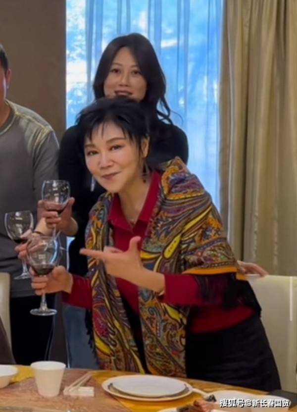 59岁歌手苏红罕见露面，当时演唱《我多想唱》而走红