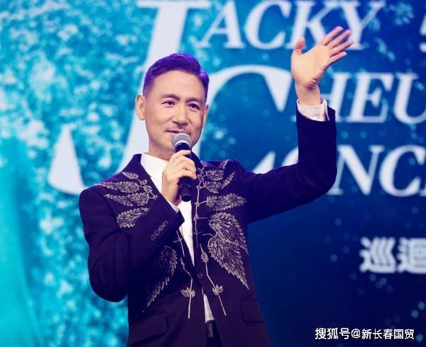 张学友演唱会秀绝活一字马，网友惊呼：61岁状态可真好