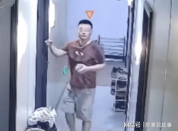 陌生男子行为诡异敲女子家门 独居女生警惕拒开