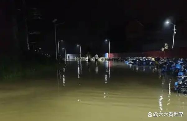 解放军来啦!强降雨致贵港高中4千名师生被困 希望破水而出