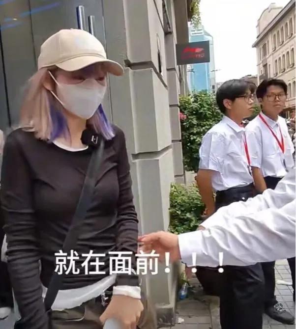 痞幼与杨颖同框合影 网友：明星与网红区别真大