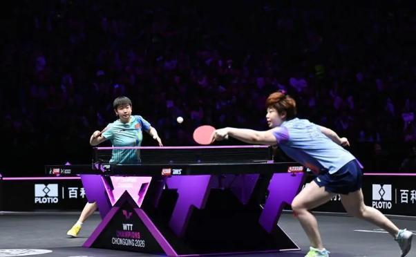 孙颖莎疑似生闷气:输球后原地沉思5秒,罕见情绪流露