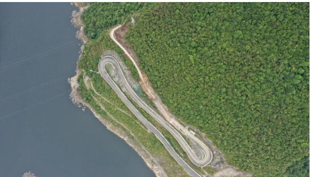 一条银丝带串起22处风景区 山区路网升级促发展