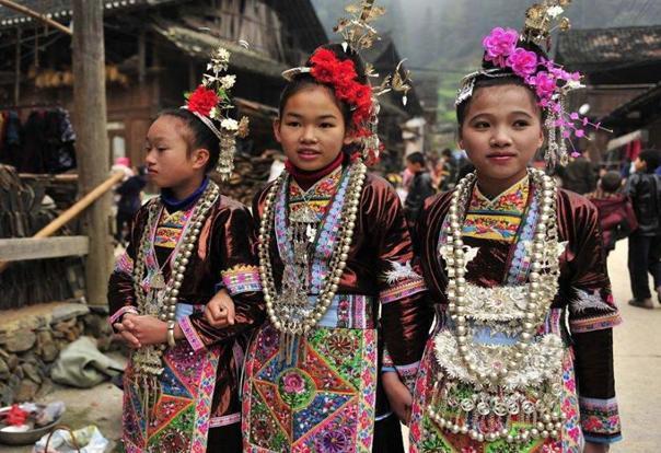 老版1元人民币上的女孩是她 从贫困到希望的转变