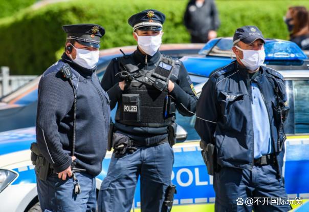 中國(guó)女博士生和女兒遇害現(xiàn)場(chǎng)有斧頭 悲劇震驚中外