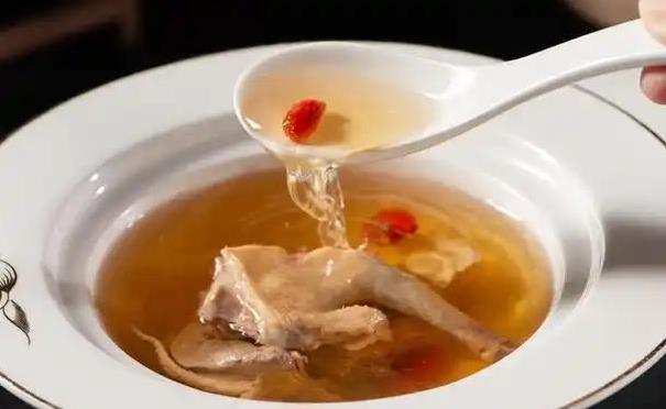 夏天疲惫喝碗鸽子汤，3大好处让你精神百倍？