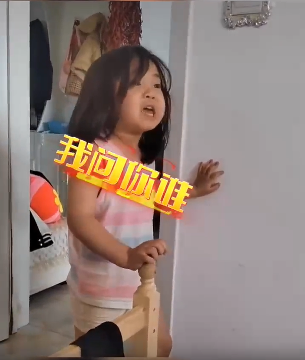 父女对话聊爸爸心中唯一的美女是谁 女儿听到答案后：你给我出题