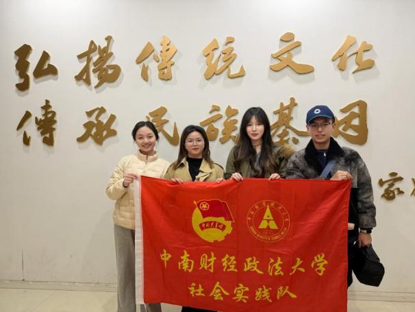 布贴织就振兴路，经纬探寻非遗新