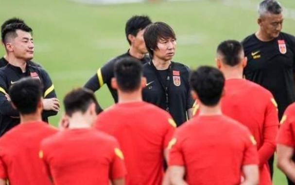 李铁已主动向足协提出辞职 如何告别周而复始的一地鸡毛？