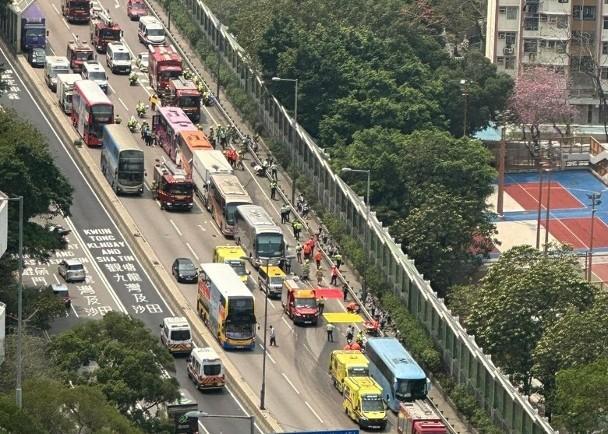 惨不忍睹！香港多车发生连环相撞 约75人受伤 200多名学童在车上！事故原因尚待调查