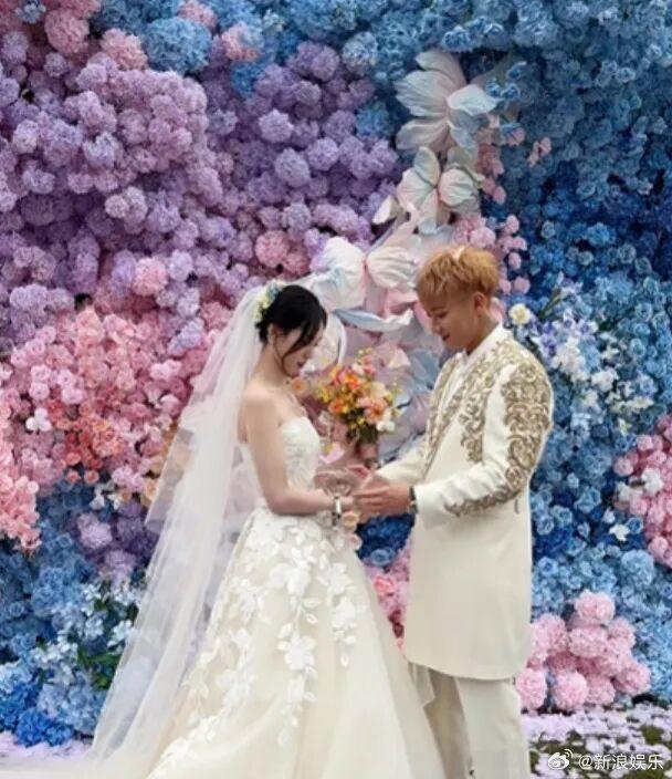 姜潮出席黄子韬徐艺洋婚典 圈内好友皆聚见证幸福本事