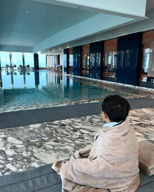 乐基儿自揭婚变后又与“老公”合体带娃，二人关系谜团太多