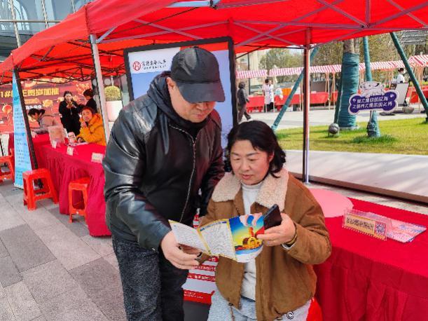 诚信护航消费 安心守护民生——富德生命人寿荆州中支开展3·15户外宣传活动