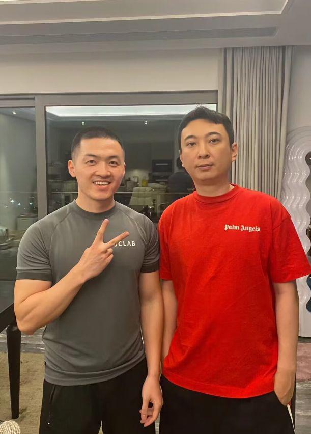 王思聪和网红露营烤串,校长亲自烹饪十分接地气