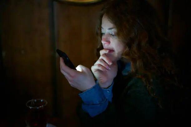 年轻人开始流行雇人秒回消息 情感陪伴新趋势