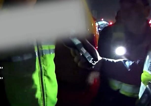 男子深夜報(bào)警舉報(bào)父親酒駕上高速 兒子無(wú)奈求助警方